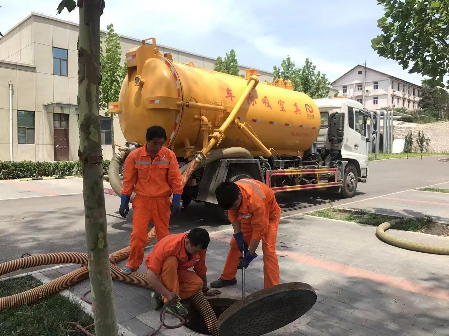 唐河化粪池清理与5-8吨吸粪车施工效率分析
